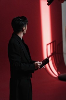 아너 매직 V6, MWC 출시 전 공개