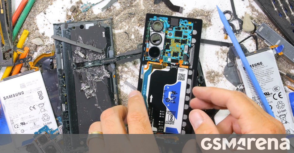 갤럭시 Z 폴드8 울트라 굽힘 테스트, 1차는 통과했으나 2차서 디스플레이 파손 대표 이미지